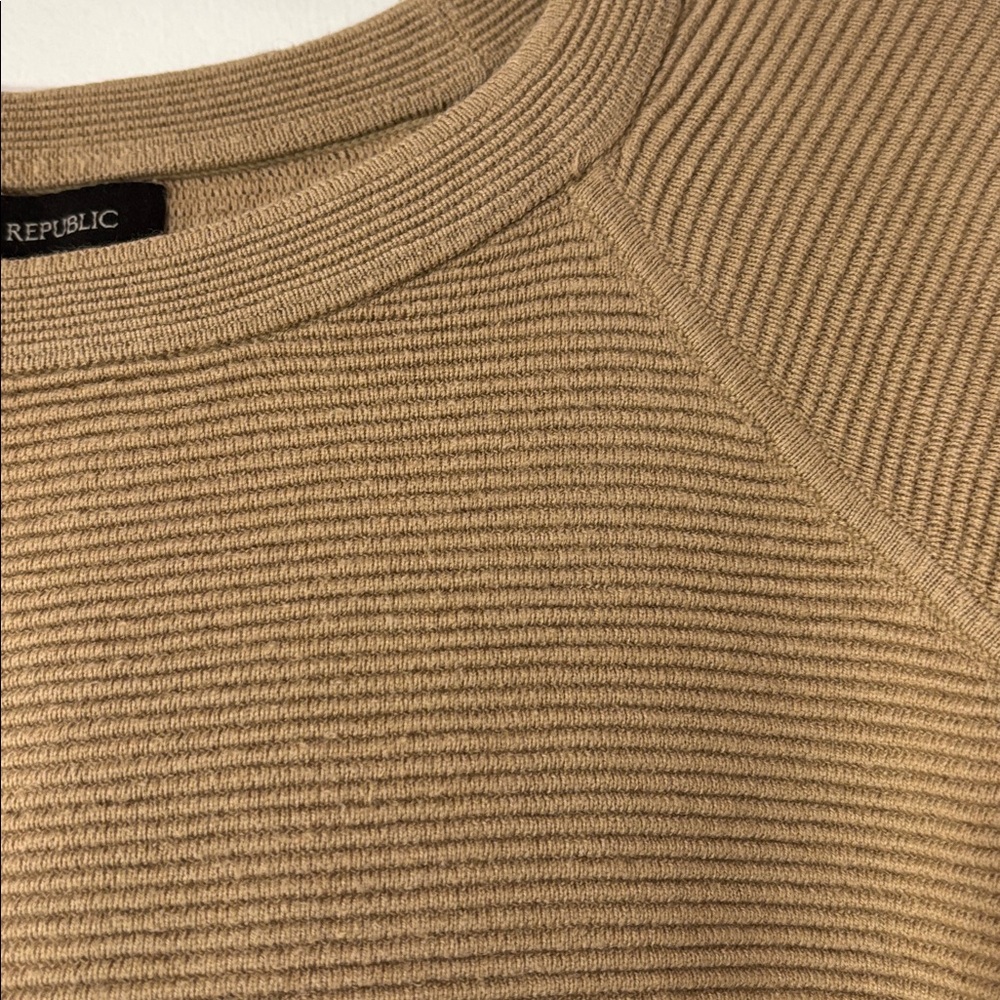 Banana Republic brand long sleeve top. size Small - Picture 4 of 4